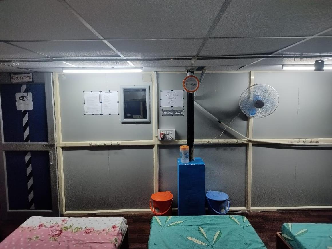 Rajeswari Ac Dormitory For Indian Males Only ポートブレア エクステリア 写真